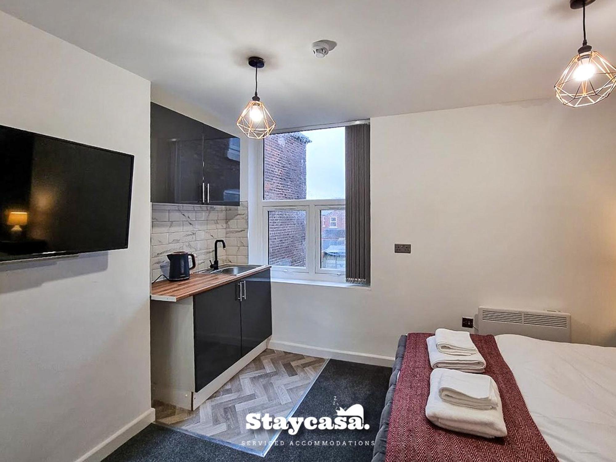 Delightful Spacious Haven With Large Driveway Manchester Exterior foto